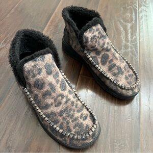 Hey dude animal pattern fury lining lightweight comfortable boot size 9